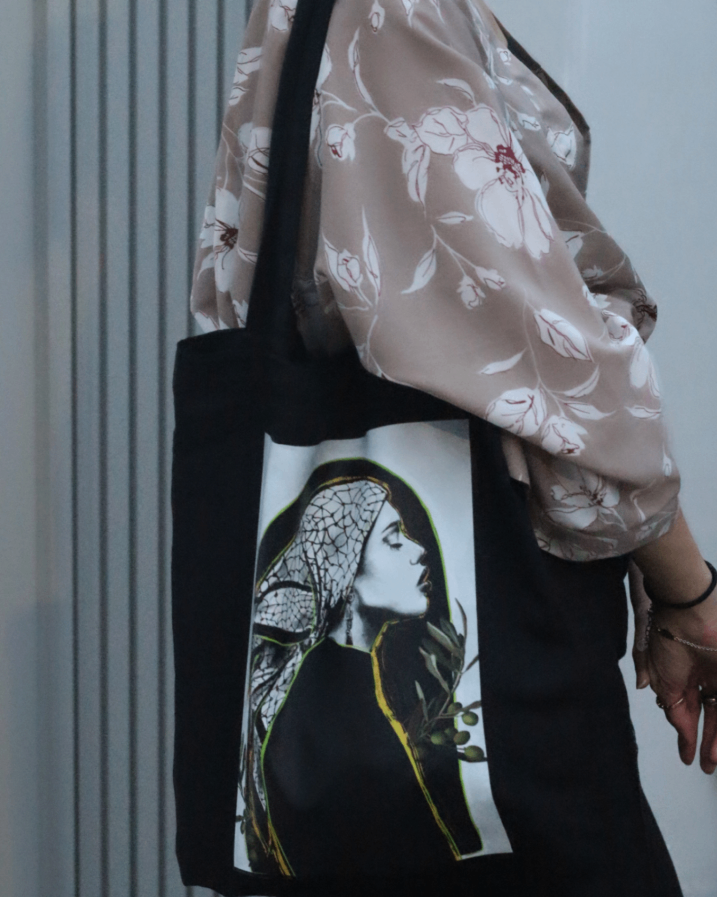 IDENTITY TOTEBAG